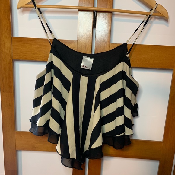 Cropped Flowy Club Tank - Picture 2 of 2